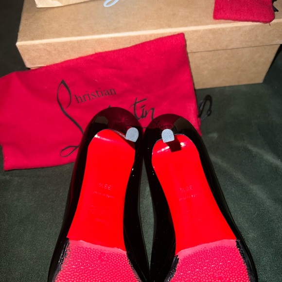 Never Worn! Louboutin Simple Pumps - Picture 9 of 12